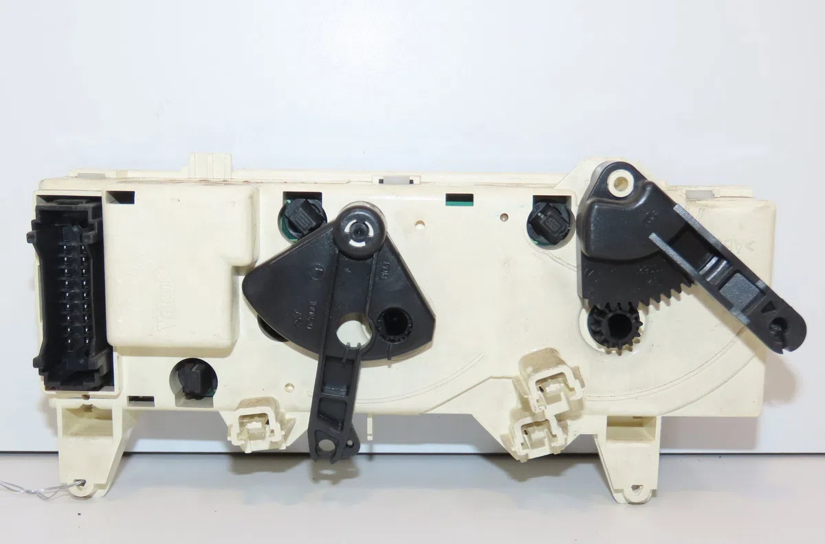Commande de chauffage Renault MEGANE I (BA0-1_) 1.6 i (ba0l) (1996-1999) occasion