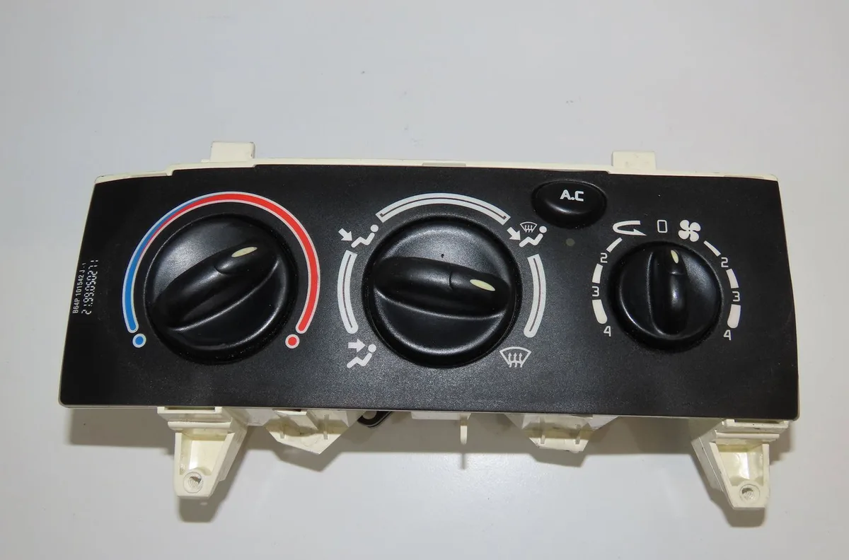Commande de chauffage Renault MEGANE I Coupé (DA0-1_) 1.6 16v (da0b, da04, da11) (1999-2003) 2 portes occasion