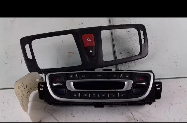 Commande de chauffage Renault MEGANE III 3-5 portes (BZ0-1_, B3_) 2.0 dci (bz0y) (2010) occasion