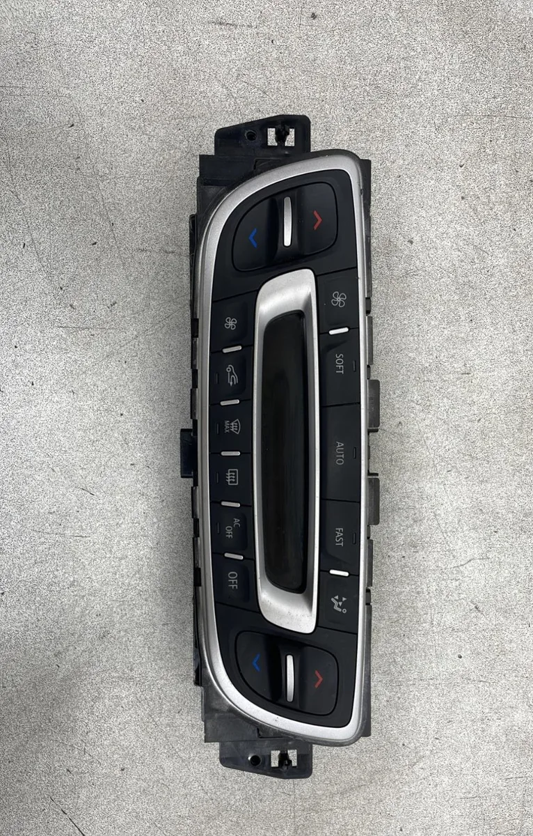 Commande de chauffage Renault MEGANE III Grandtour (KZ0-1) 1.5 dci (kz09, kz0d, kz1g, kz29, kz14, kz1w, kz10, kz1f,... (