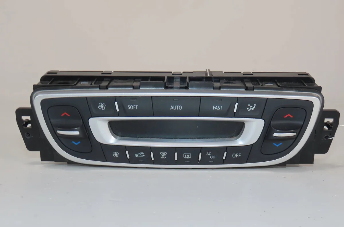 Commande de chauffage Renault MEGANE III Grandtour (KZ0-1) 1.9 dci (kz0j, kz0n, kz1s) (2009) occasion