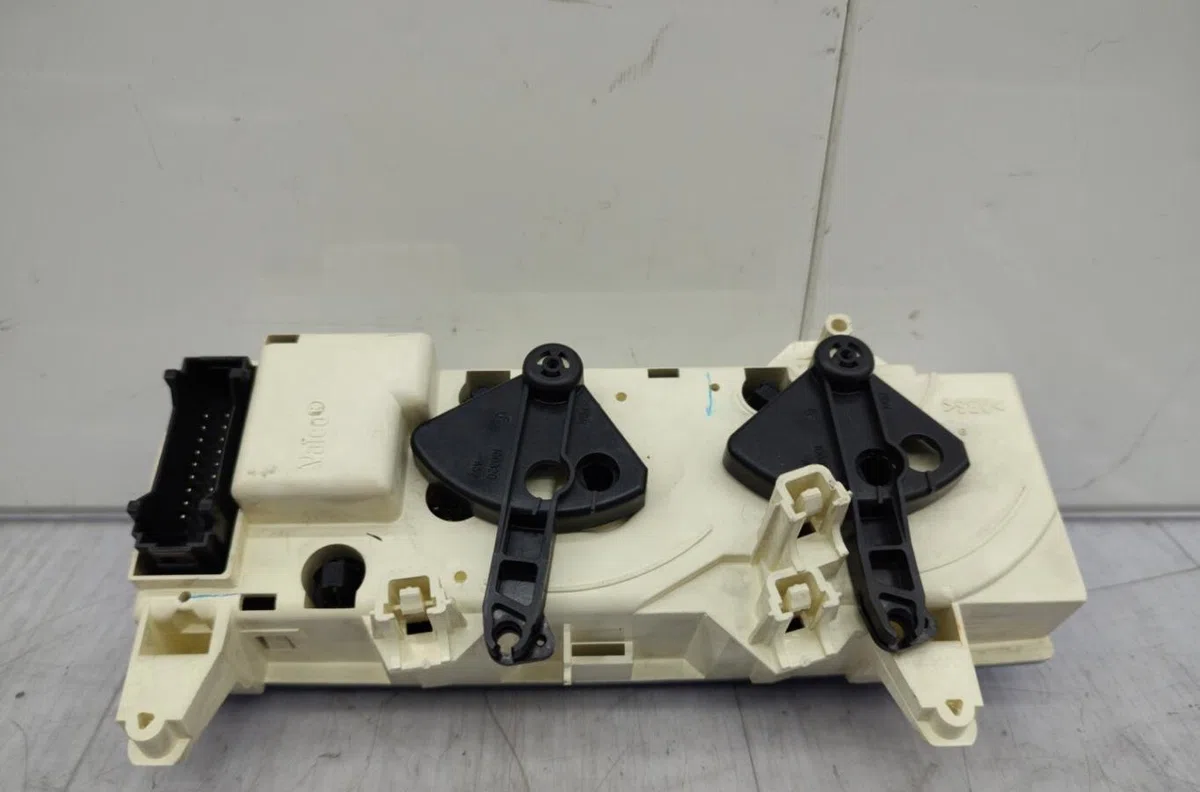 Commande de chauffage RENAULT SCENIC 1 PHASE 1 occasion — photo 2