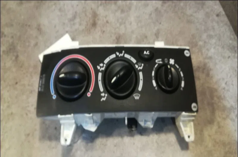 Commande de chauffage Renault SCÉNIC I Monospace (JA0-1_, FA0_) 1.9 dti (ja1u) (2001-2003) occasion