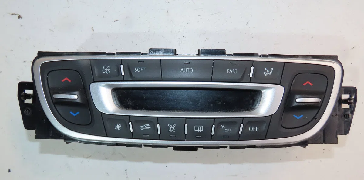 Commande de chauffage Renault SCÉNIC III (JZ0-1_) 1.5 dci (2009) 5 portes occasion