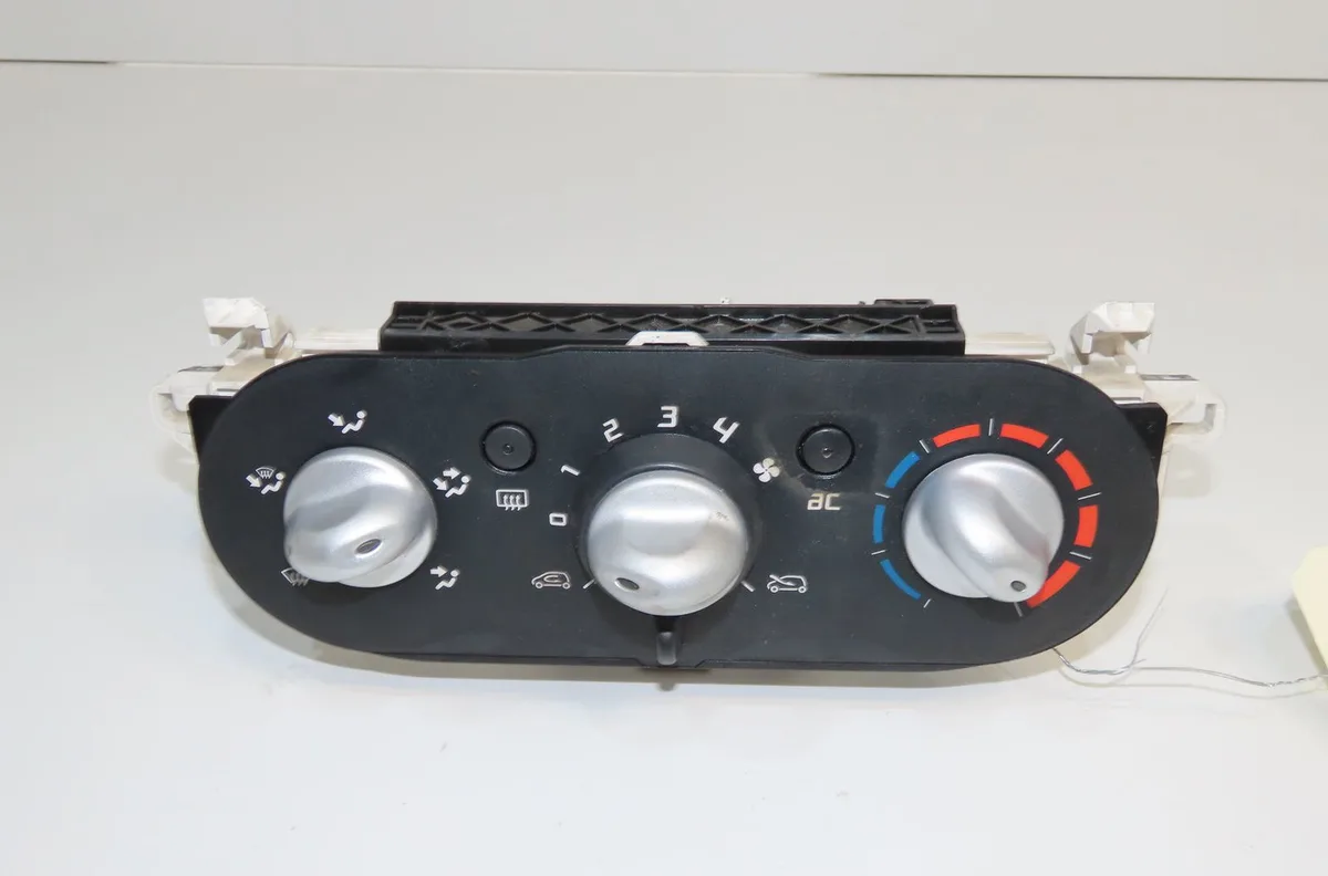 Commande de chauffage Renault TWINGO II Camionnette - 3-5 portes (CNO_) 1.5 dci (cn03) (2010-2014) occasion