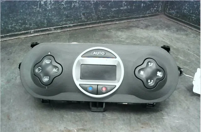 Commande de chauffage Renault TWINGO II (CN0_) 1.5 dci (cn0u) (2008-2014) 3 portes occasion