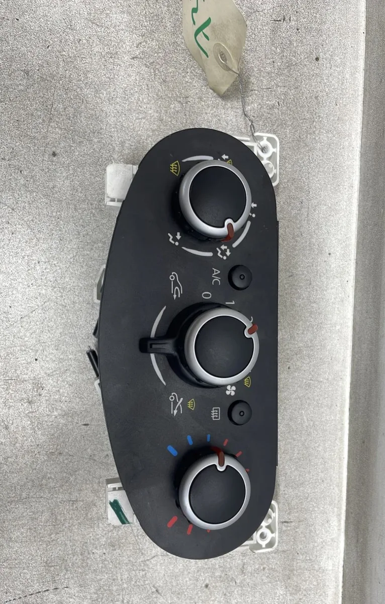 Commande de chauffage Renault TWINGO III (BCM_, BCA_) 0.9 tce 90 (2014) 5 portes occasion