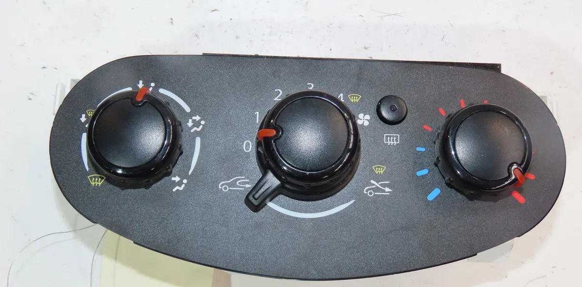 Commande de chauffage Renault TWINGO III (BCM_, BCA_) 1.0 sce 65 (bcmj) (2019) occasion