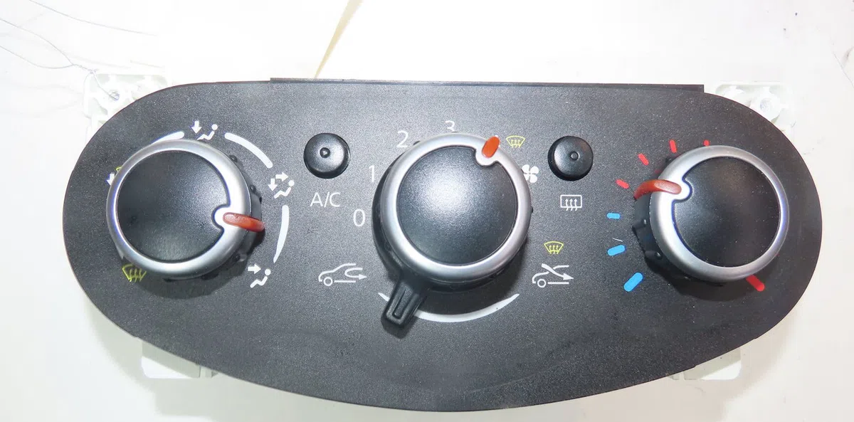 Commande de chauffage Renault TWINGO III (BCM_, BCA_) 1.0 sce 70 (bcmb) (2015) 5 portes occasion