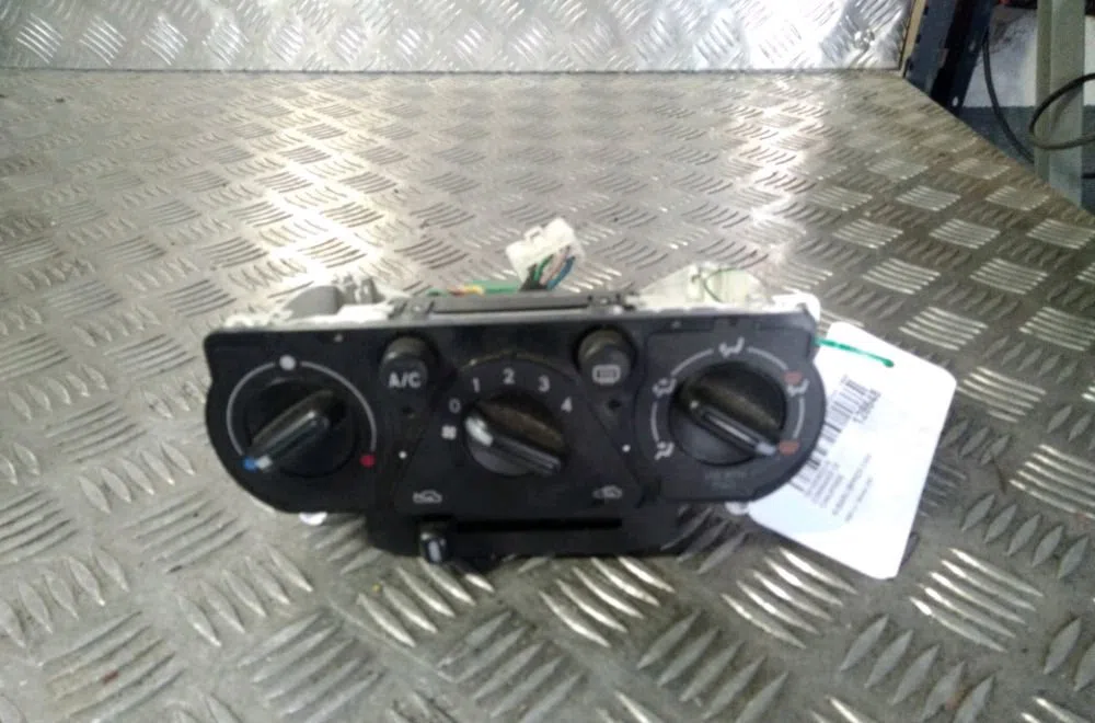 Commande de chauffage Subaru IMPREZA A trois volumes (GD) 2.0 wrx turbo awd (gda) (2002-2007) occasion