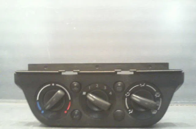 Commande de chauffage Suzuki SWIFT III (MZ, EZ) 1.3 ddis (rs 413d) (2005) 5 portes occasion