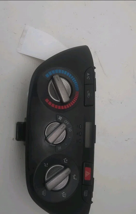 Commande de chauffage Toyota RAV 4 II (_A2_) 2.0 d 4wd (cla20_, cla21_) (2001-2005) occasion