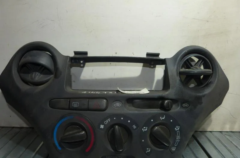 Commande de chauffage TOYOTA YARIS 1 PHASE 1 occasion