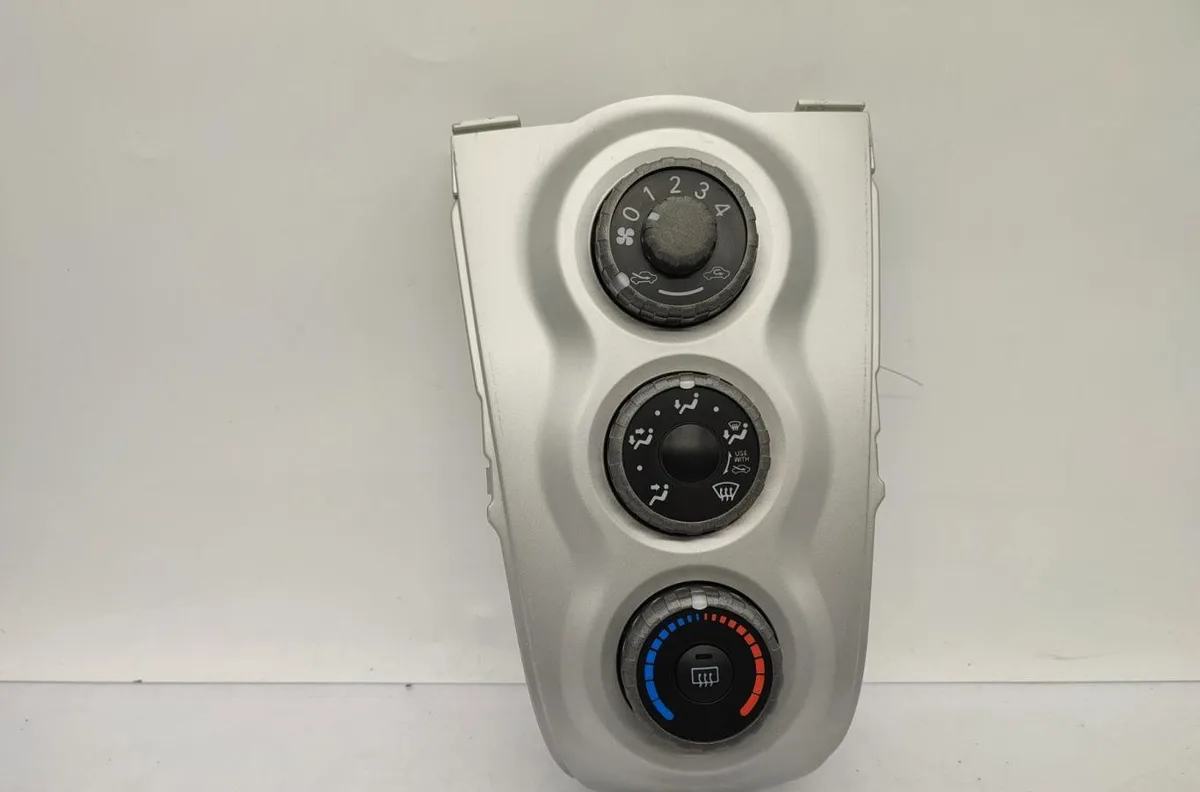 Commande de chauffage TOYOTA YARIS 2 PHASE 1 occasion