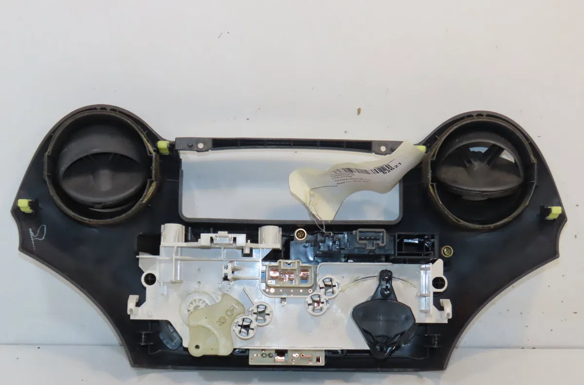 Commande de chauffage Toyota YARIS (_P1_) 1.3 (ncp10_, scp12_) (1999-2005) occasion