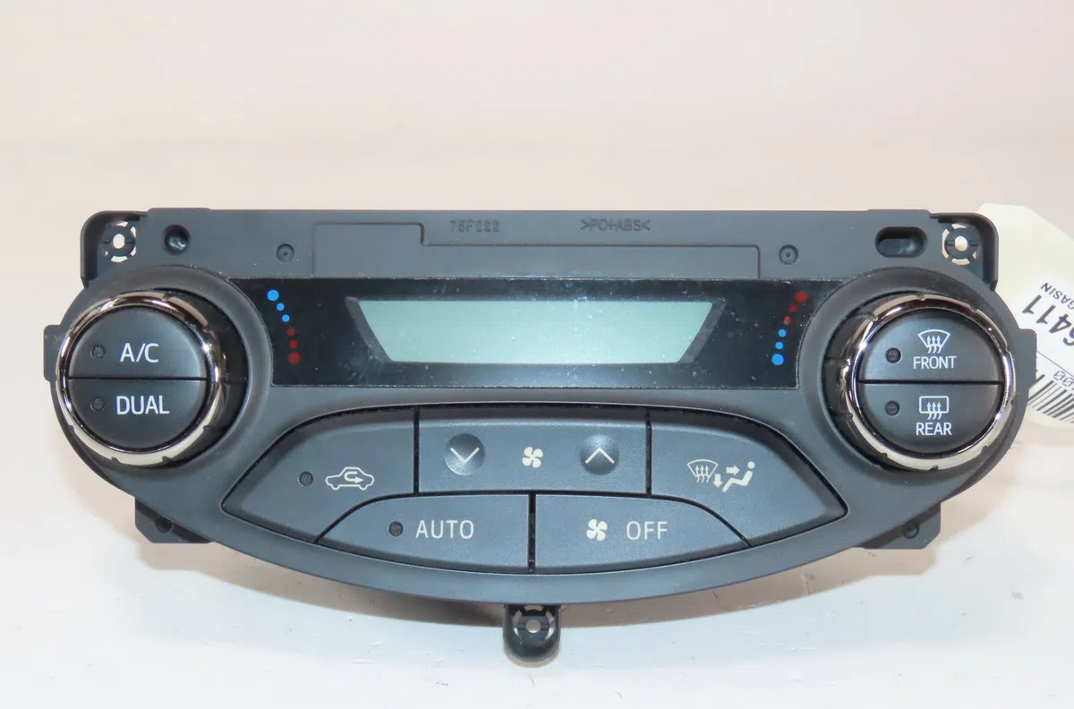 Commande de chauffage Toyota YARIS (_P13_) 1.5 hybrid (nhp130_) (2012) occasion — photo 2