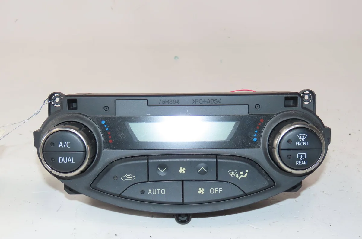 Commande de chauffage Toyota YARIS (_P13_) 1.5 hybrid (nhp130_) (2012) occasion