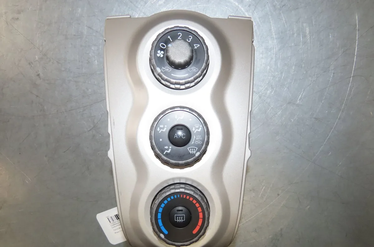 Commande de chauffage Toyota YARIS (_P9_) 1.0 vvt-i (ksp90_) (2005-2011) 5 portes occasion