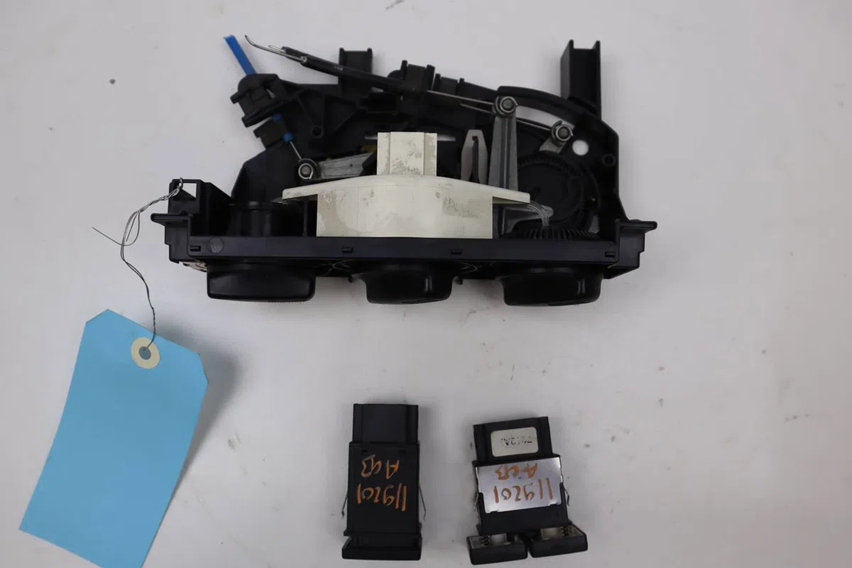 Commande de chauffage Volkswagen GOLF III (1H1) 1.8 (1991-1997) 5 portes occasion