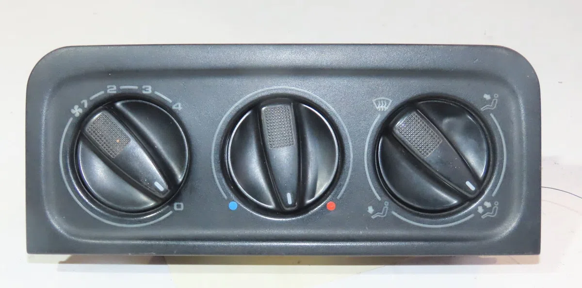 Commande de chauffage Volkswagen GOLF III Cabriolet (1E7) 1.8 (1993-1998) occasion