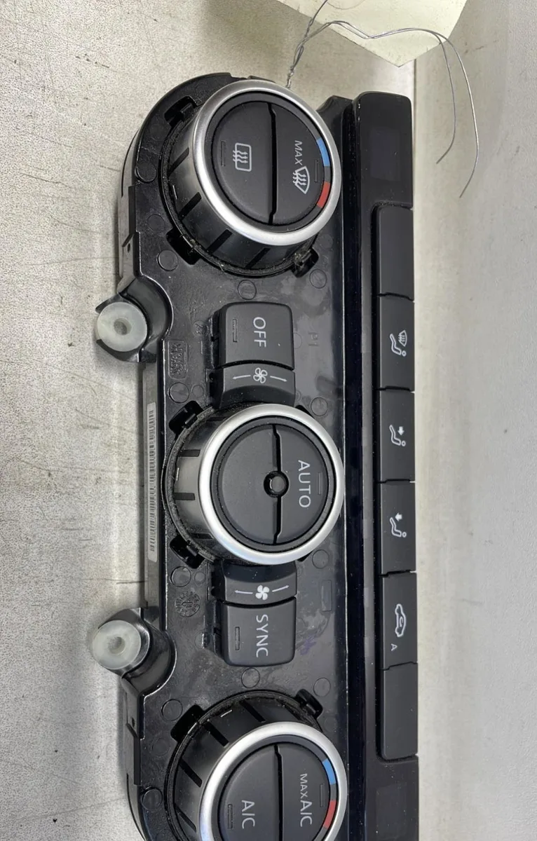 Commande de chauffage Volkswagen TOURAN (1T3) 1.6 tdi (2010-2015) 5 portes occasion