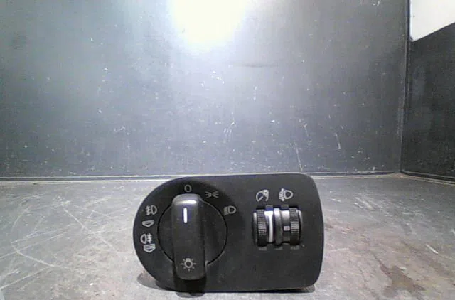 Commande eclairage Audi A3 (8P1) 1.9 tdi (2003-2010) 3 portes occasion