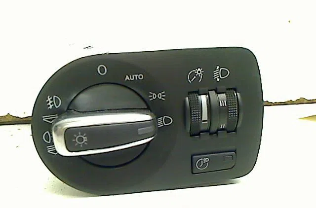 Commande eclairage Audi A3 (8P1) 2.0 tdi 16v (2003-2012) 3 portes occasion
