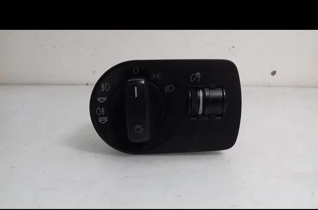Commande eclairage Audi A3 (8P1) 2.0 tdi 16v (2003-2012) 3 portes occasion