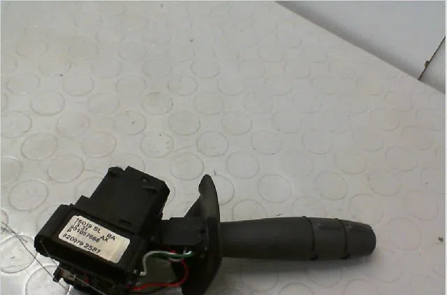 Commande eclairage DACIA SANDERO I Phase 1 06-2008--10-2012 1.5 DCI 85ch occasion