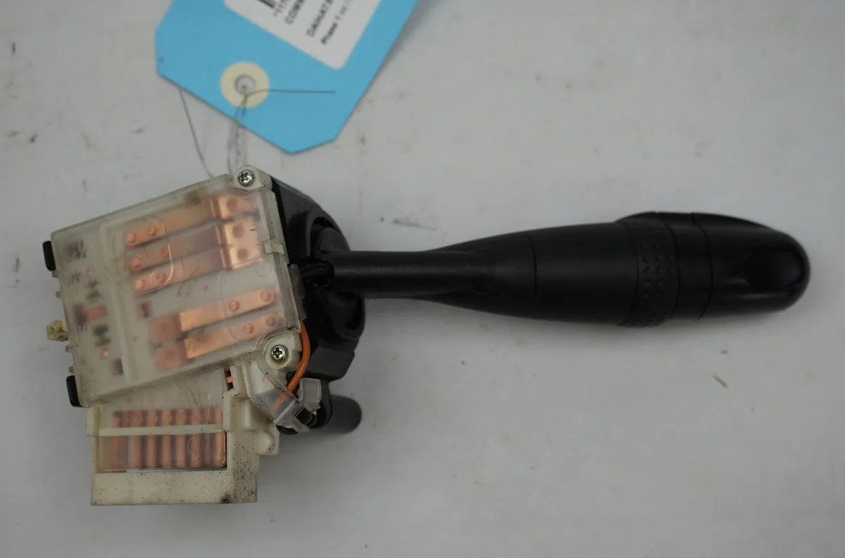 Commande eclairage Daihatsu SIRION (M3_) 1.0 (2005-2013) occasion