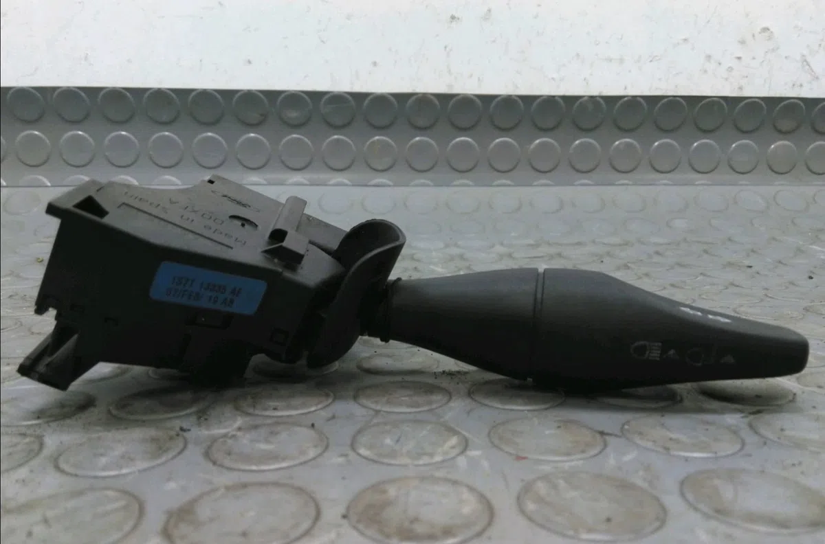 Commande eclairage Ford FIESTA V (JH_, JD_) 1.3 (2001-2008) 3 portes occasion