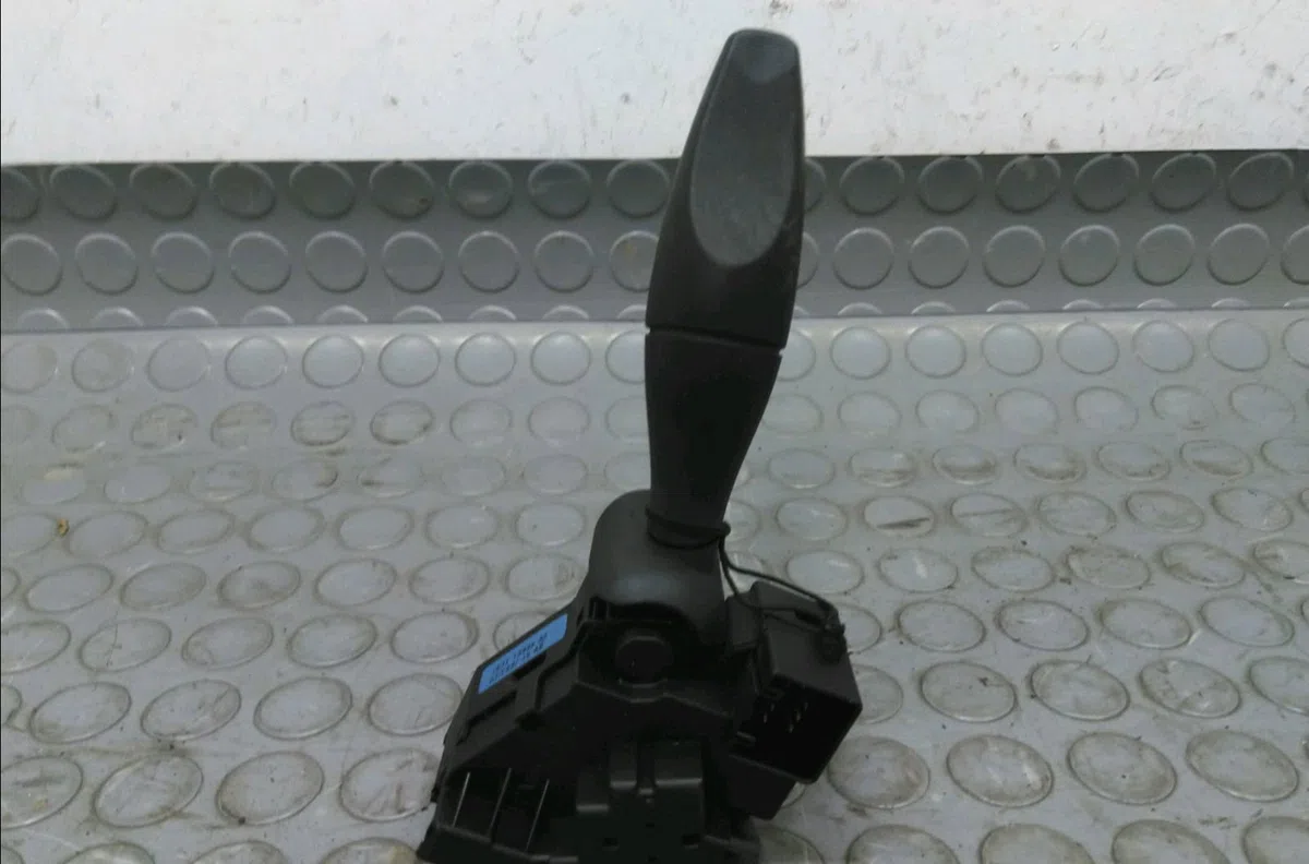 Commande eclairage Ford FIESTA V (JH_, JD_) 1.3 (2001-2008) 3 portes occasion