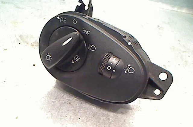 Commande eclairage FORD FOCUS 2002 occasion