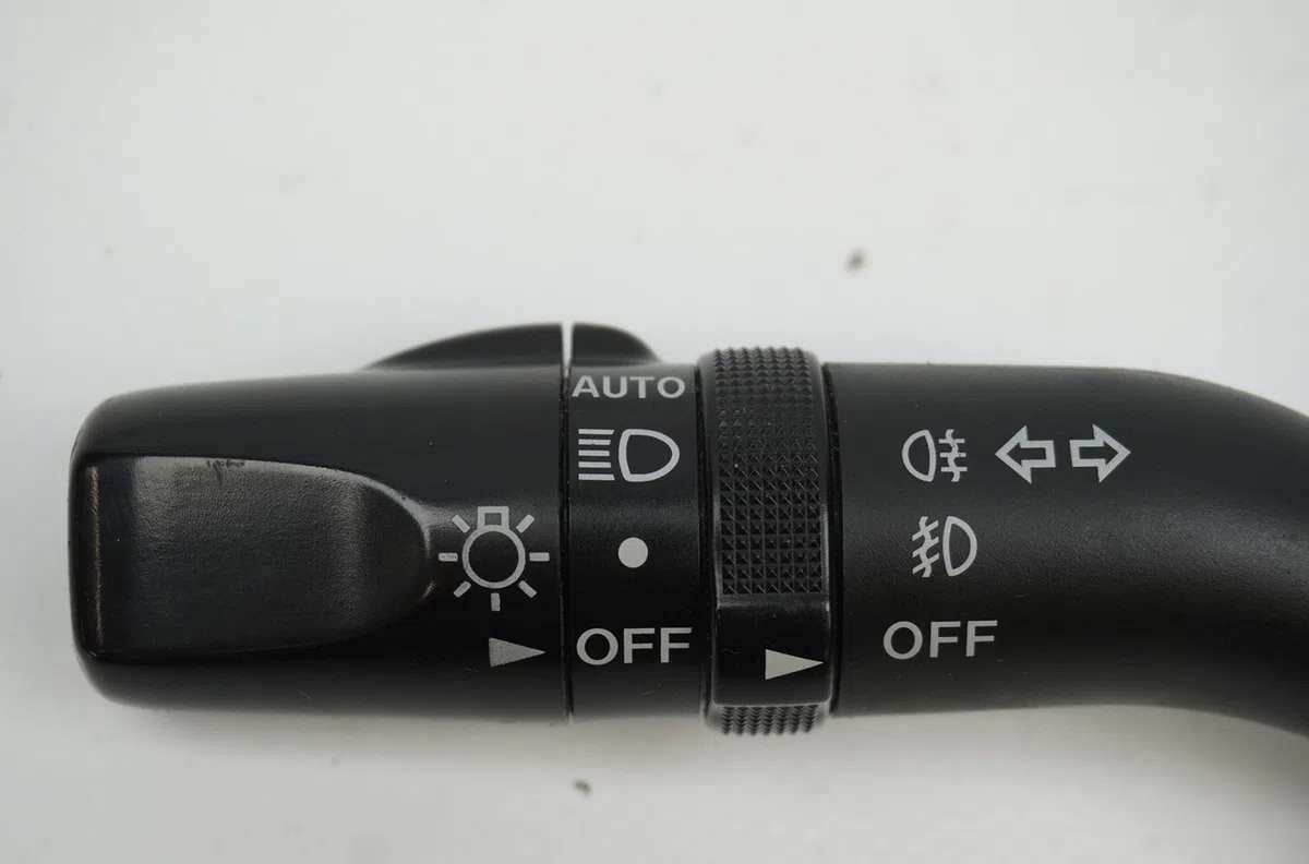 Commande eclairage Mazda 6 Hatchback (GG) 2.0 (gges) (2002-2007) occasion — photo 2