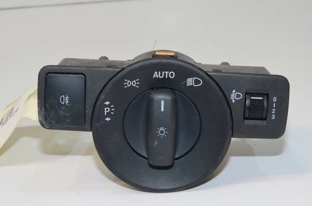 Commande eclairage Mercedes-benz CLASSE A (W176) A 160 cdi - d (176.011) (2013-2018) occasion