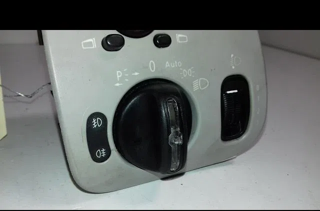 Commande eclairage Mercedes-benz CLASSE C (W203) C 220 cdi (203.008) (2003-2007) occasion