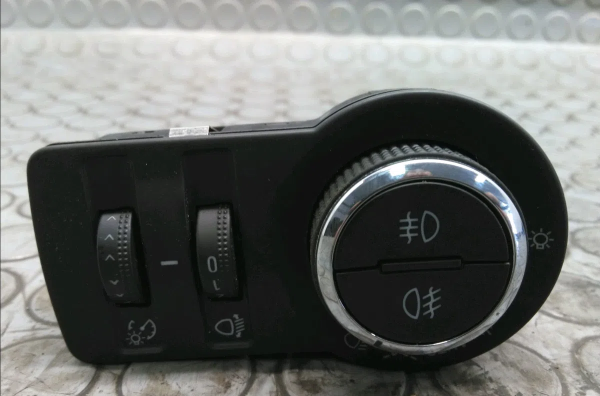 Commande eclairage Opel ASTRA J Sports Tourer (P10) 1.7 cdti (35) (2010-2015) occasion