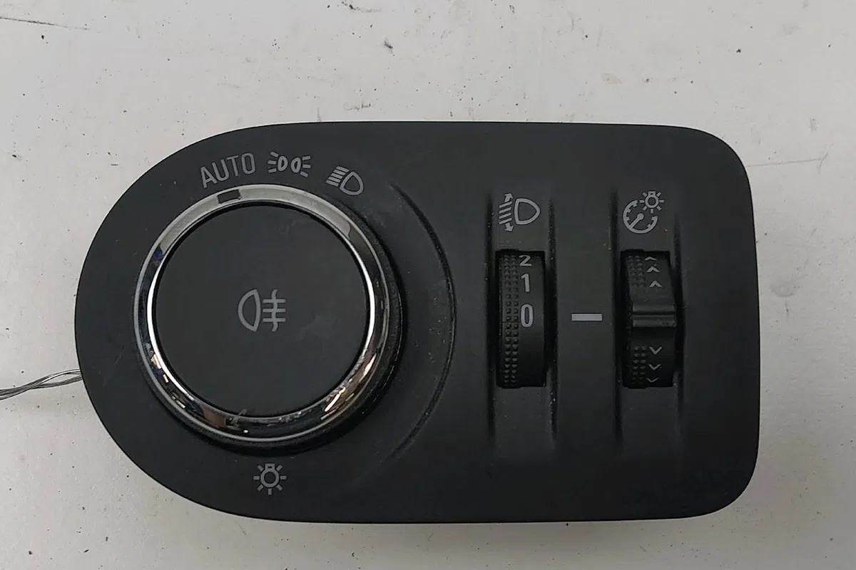 Commande eclairage Opel CORSA F 1.2 (68) (2019) occasion