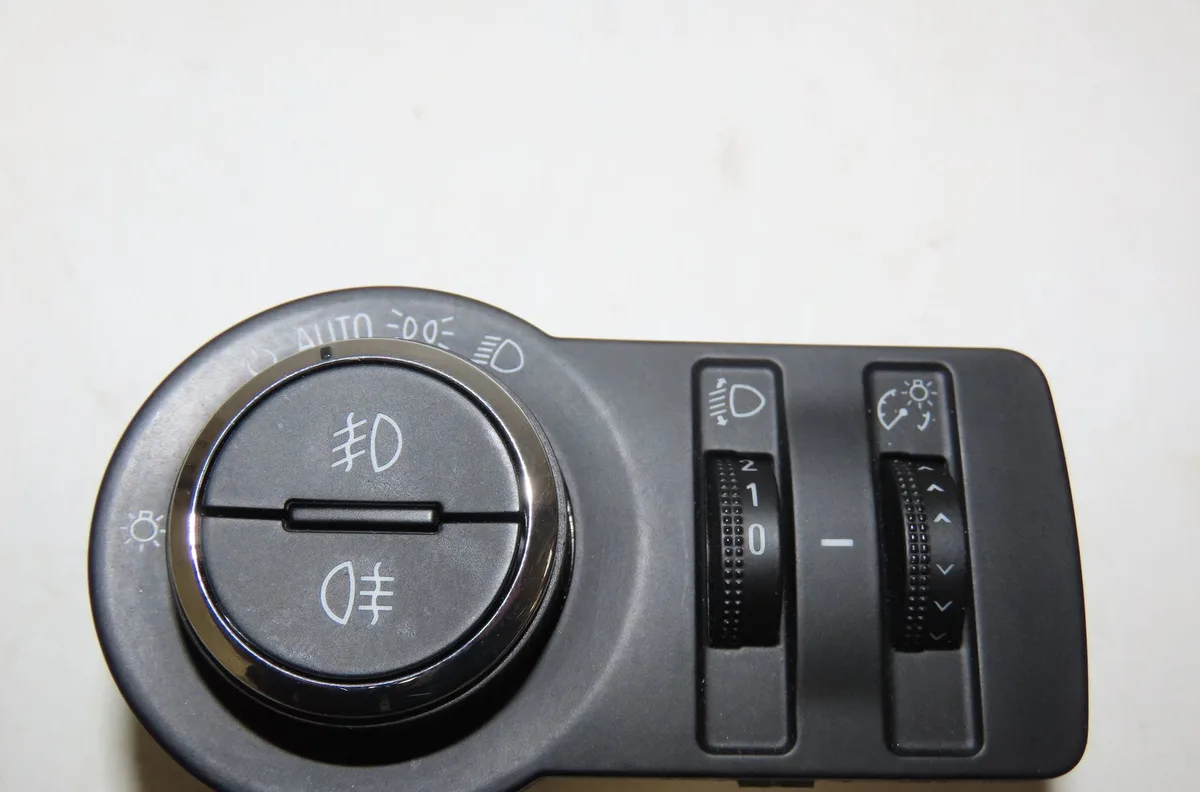 Commande eclairage Opel INSIGNIA A Sports Tourer (G09) 2.0 cdti (35) (2008-2015) occasion