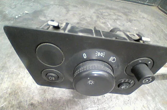 Commande eclairage Opel ZAFIRA - ZAFIRA FAMILY B (A05) 1.9 cdti (m75) (2005-2015) 5 portes occasion