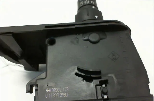 Commande eclairage RENAULT CLIO III Phase 1 09-2005--03-2009 1.2i 16v 75ch occasion