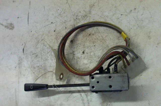 Commande eclairage RENAULT MASTER 1985 occasion