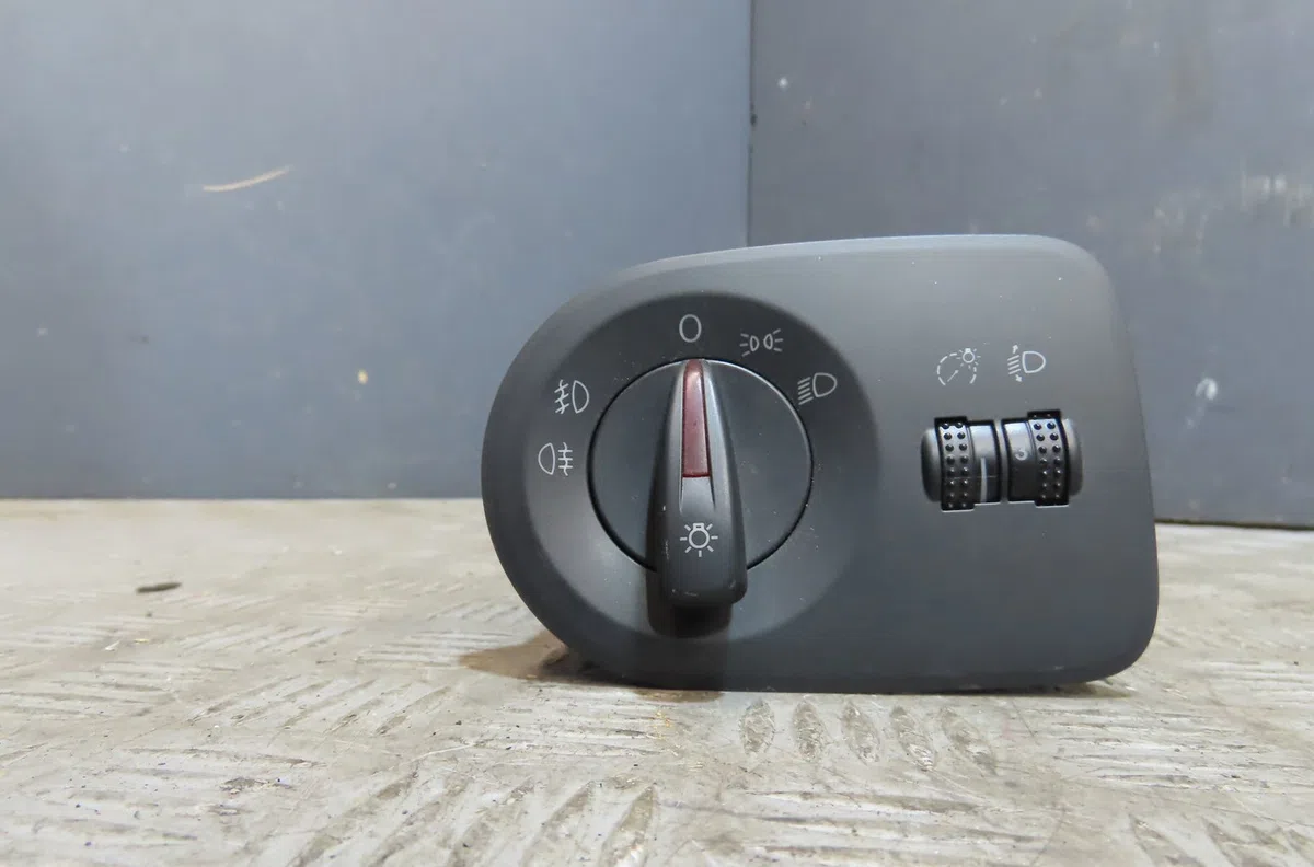 Commande eclairage Seat IBIZA IV (6J5, 6P1) 1.6 tdi (2009-2015) occasion