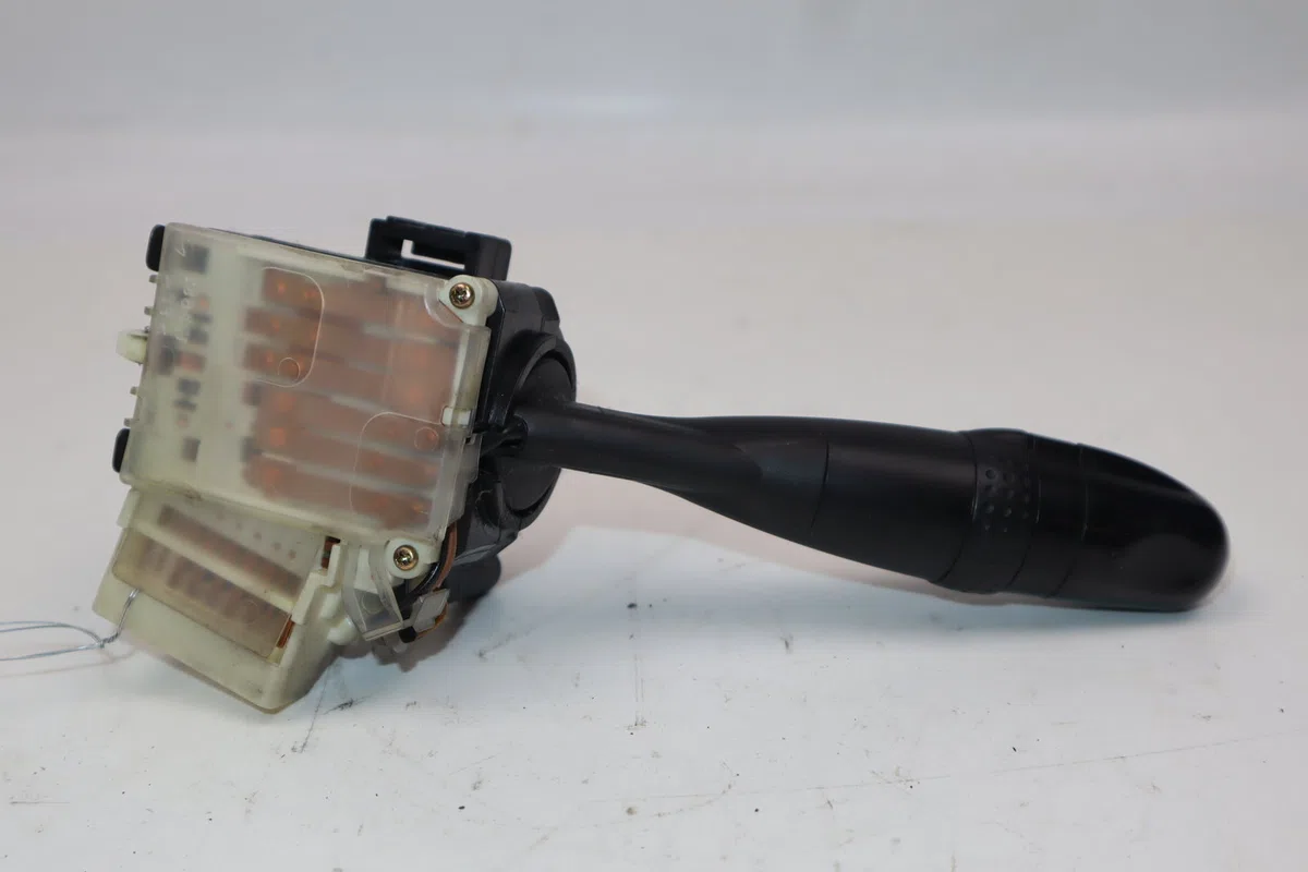 Commande eclairage Toyota COROLLA (_E12_) 2.0 d-4d (cde120r_, cde120l_) (2002-2006) occasion