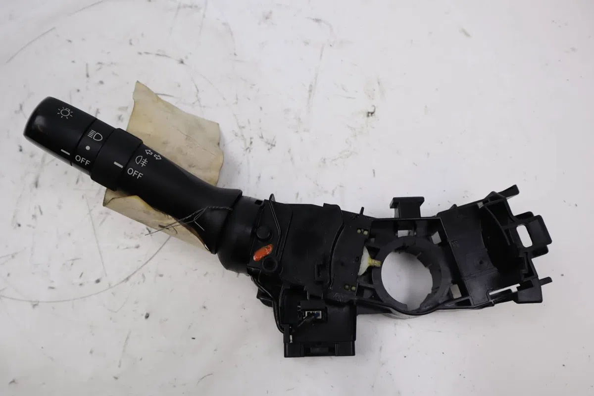 Commande eclairage TOYOTA YARIS II  1.4 D-4D occasion
