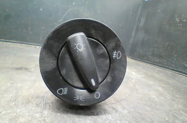 Commande eclairage VOLKSWAGEN BORA Phase 1 10-1998--12-2005 occasion