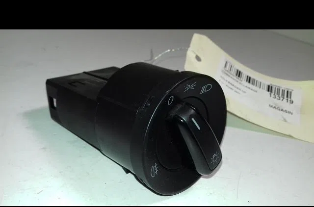 Commande eclairage Volkswagen UP! (121, 122, BL1, BL2, BL3, 123) 1.0 (2011-2020) 5 portes occasion