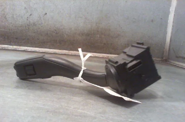 Commande essuie glace Audi A4 B7 Avant (8ED) 2.5 tdi (2004-2006) occasion