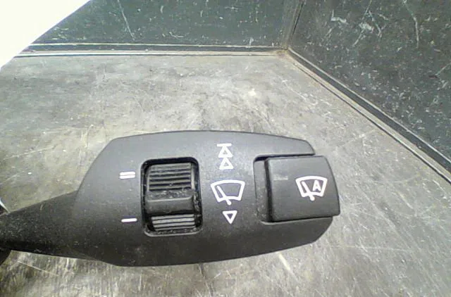 Commande essuie glace Bmw 1 (E87) 118 d (2004-2007) occasion