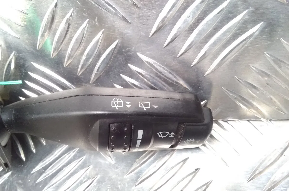 Commande essuie glace FORD FOCUS II 2005 occasion